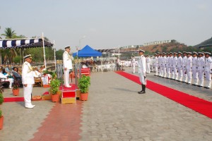 admiral_mehta_inspects_ceremonial_guard Admiral Sureesh Mehta at the commissioning ceremony.
