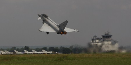 An RAF Eurofighter Typhoon taking off from IAF Kalaikunda.