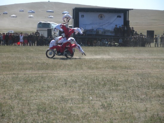 President of Mongolia, Tsakhiagiin Elbegdorj, Indian Army chief, General Vijay Kumar Singh, Commander of the US Pacific Command, Admiral Robert Willard and senior Chinese and Russian military officials witnessed the display.